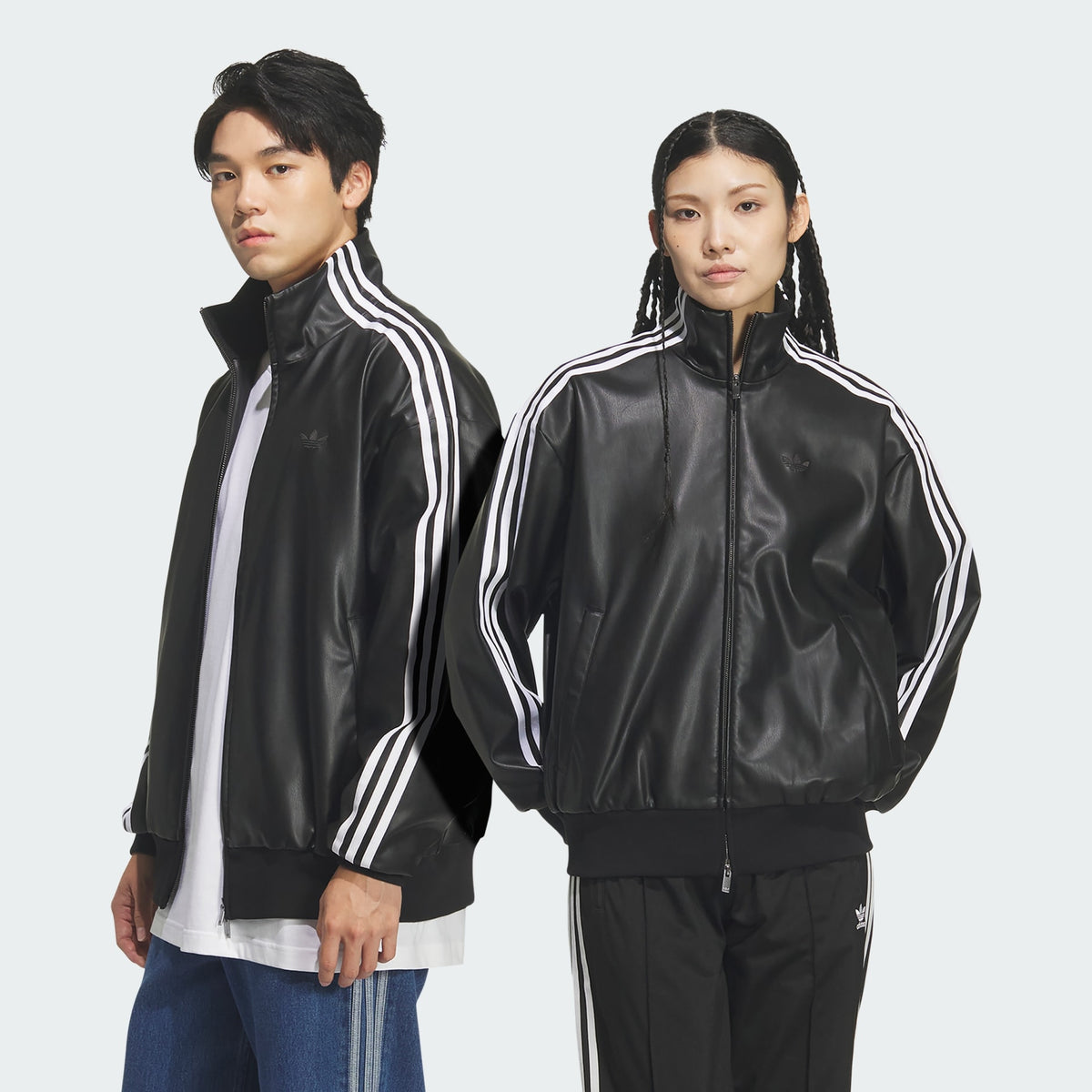 Campera Adidas efecto cuero